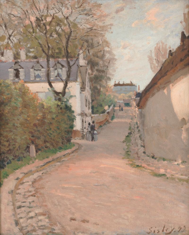 Street in Ville-d’Array de Alfred Sisley, óleo sobre lienzo que muestra un camino de adoquines en un paisaje tranquilo.