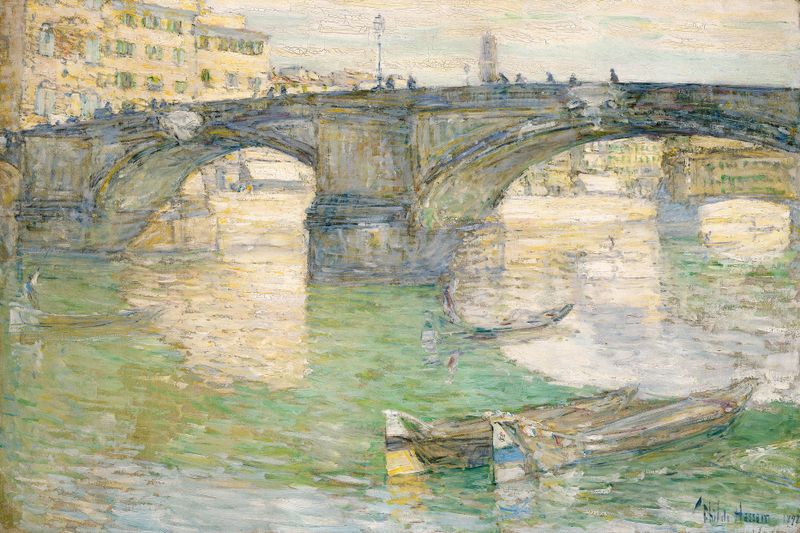 Ponte Santa Trinità de Childe Hassam, óleo que muestra un puente con peatones y luz dorada en el río.