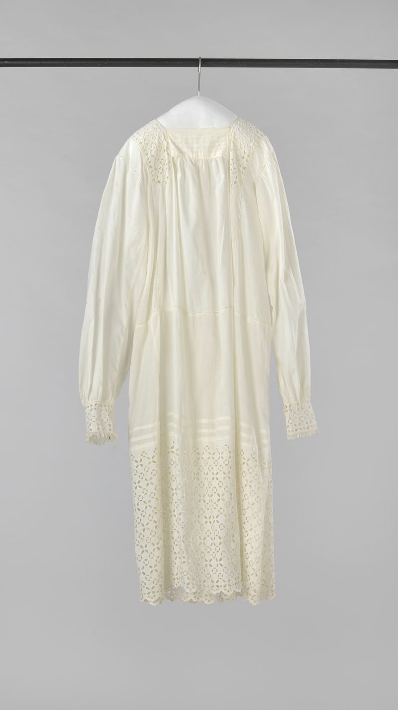 Vestido victoriano de algodón con bordado de Unknown Artist