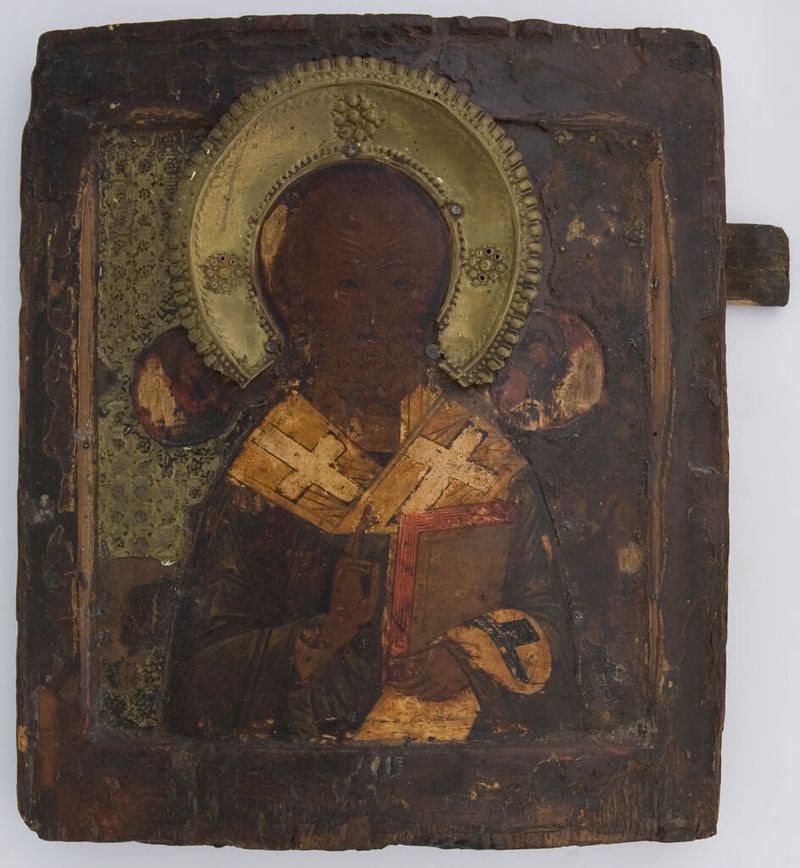 Obra em madeira renascentista de um artista não identificado mostrando um homem ajoelhado cercado por uma multidão.