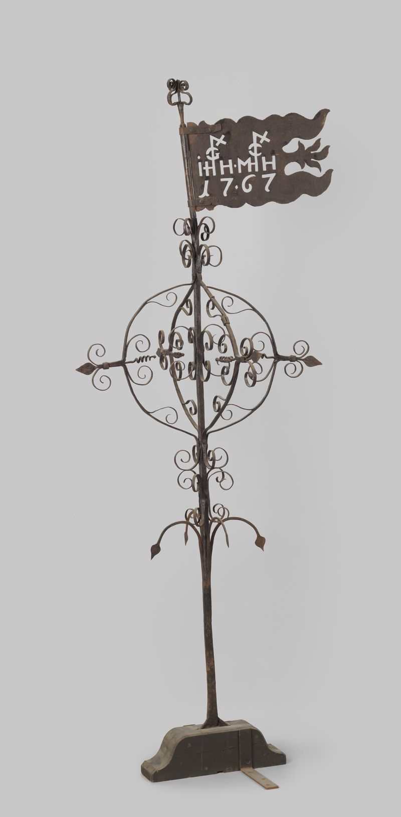 Veleta en una escena de paisaje, medio metal, de anónimo de 1767
