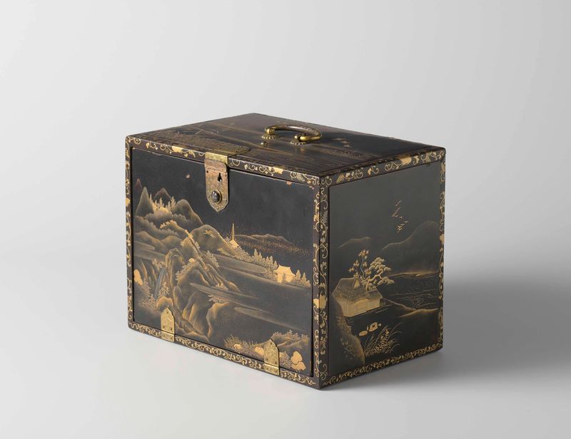 Cajón con cajones de madera, con pomos en forma de mariposa, Unknown Artist