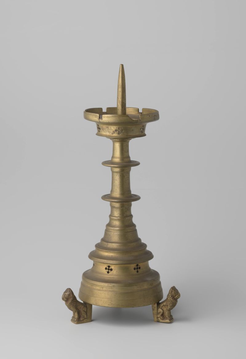 Candelabro gótico com três figuras de leões, metal, Unknown Artist