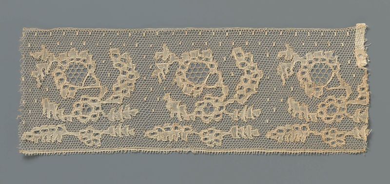 Renda intrincada com flores caprichosas de Unknown Artist