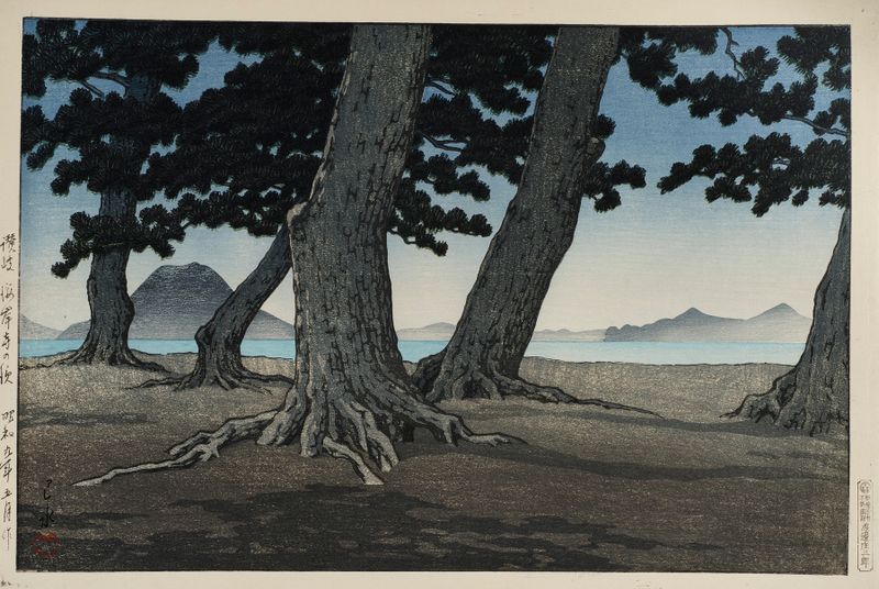 Ukiyo-e de Sanuki kaiganji no hama de Kawase Hasui, retratando uma cena de praia tranquila.