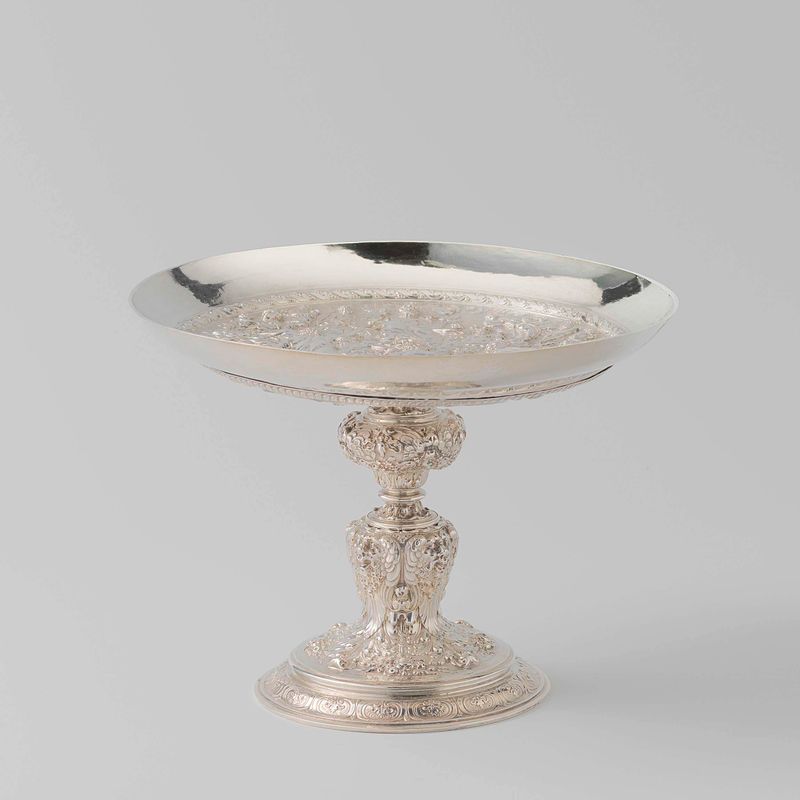 Tazza de Aelbert Verhaer que representa a los dioses olímpicos, medio metal