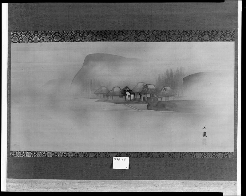Village in Mist de Kawamura Bunpō, meio de seda que retrata uma paisagem enevoada.