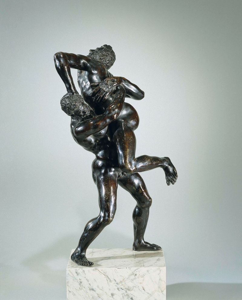 Hercules en Antaeus bronze sculpture by Giambologna depicting a muscular struggle