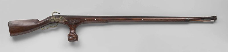 Arma de Jacobus Jaspers com suporte em forma de garra de águia e mecanismo de ignição