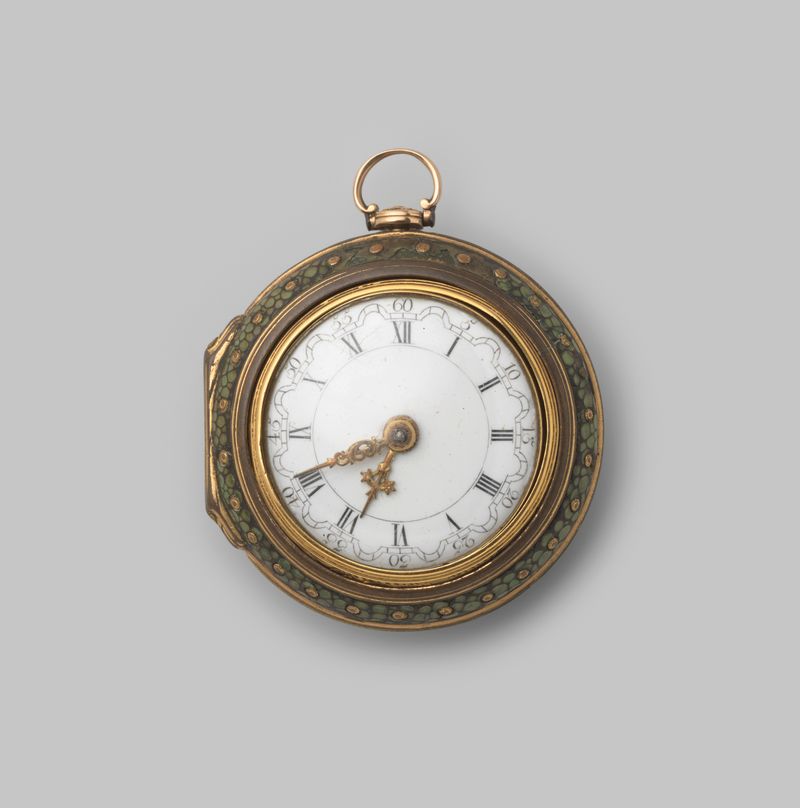 Reloj de metal rococó de William Crayton, con detalles intrincados y tonos dorados