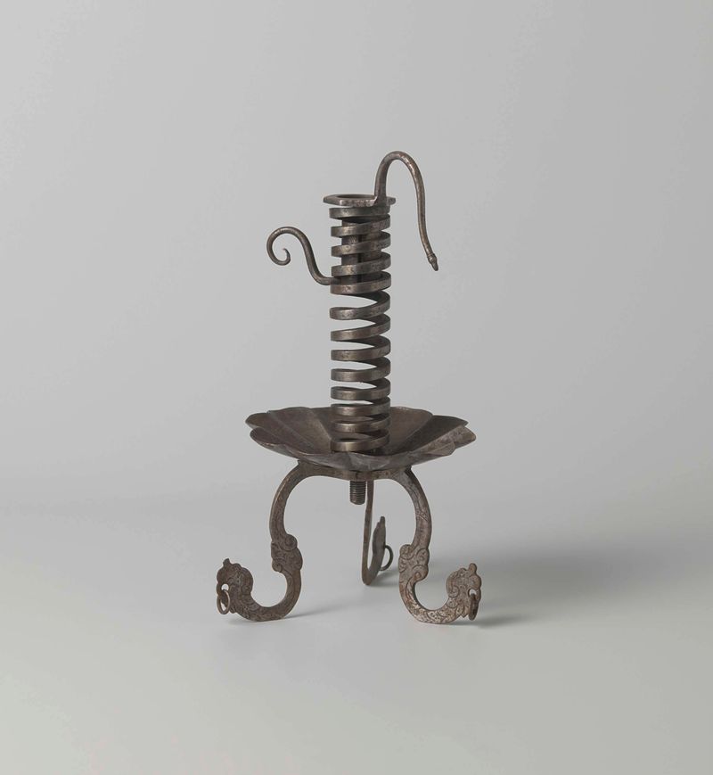 Candelabro de bronce rococó con diseño en espiral de Unknown Artist