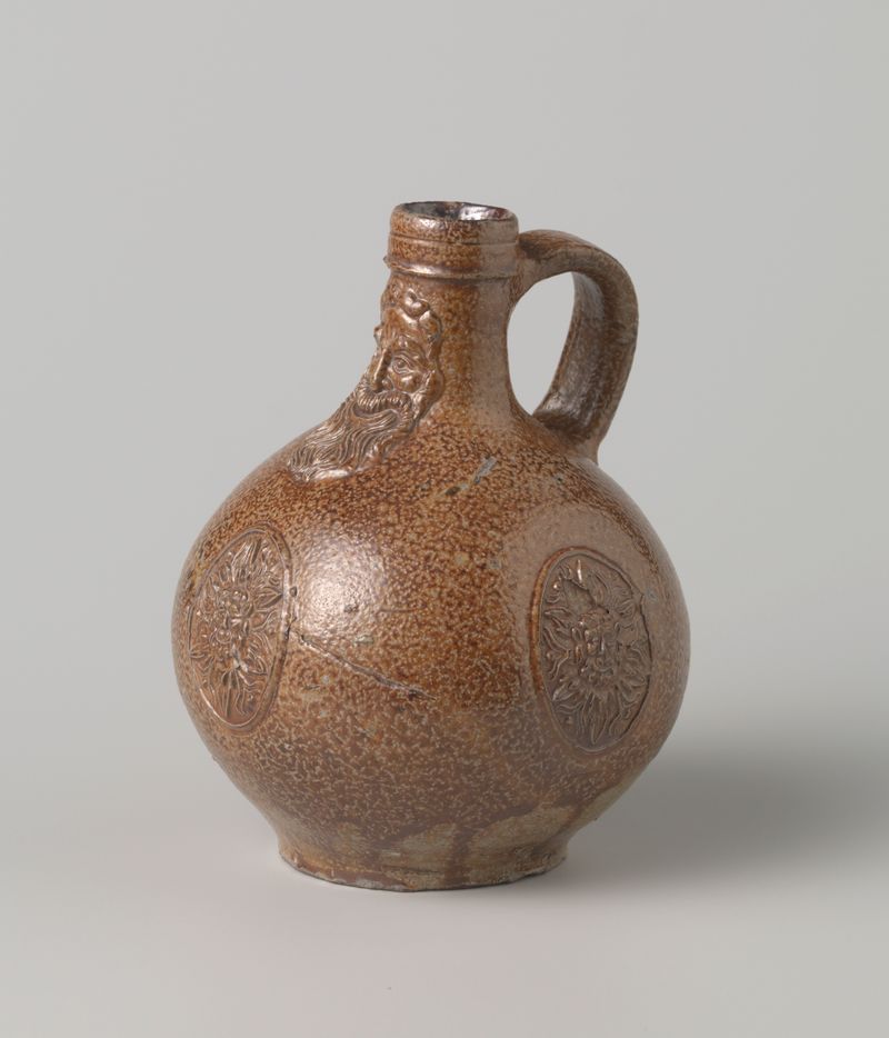 Bartmann jug com medalhões de cabeça de leão, cerâmica, artista desconhecido