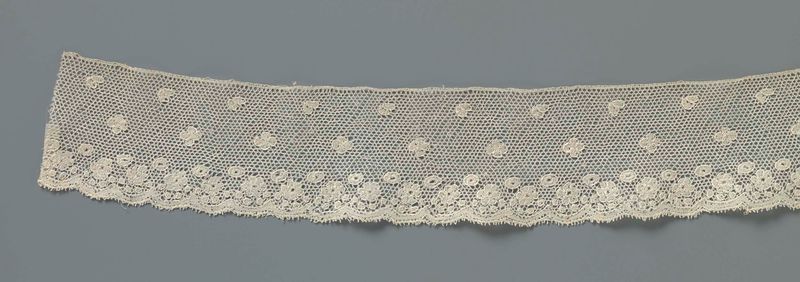 Trabalho em renda intricado de Strook kloskant met klavertjes vier en rozetrand de Unknown Artist, feito de renda.