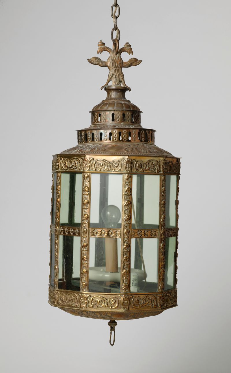 Farol de latón con vidrio verde, arte decorativo de artista desconocido