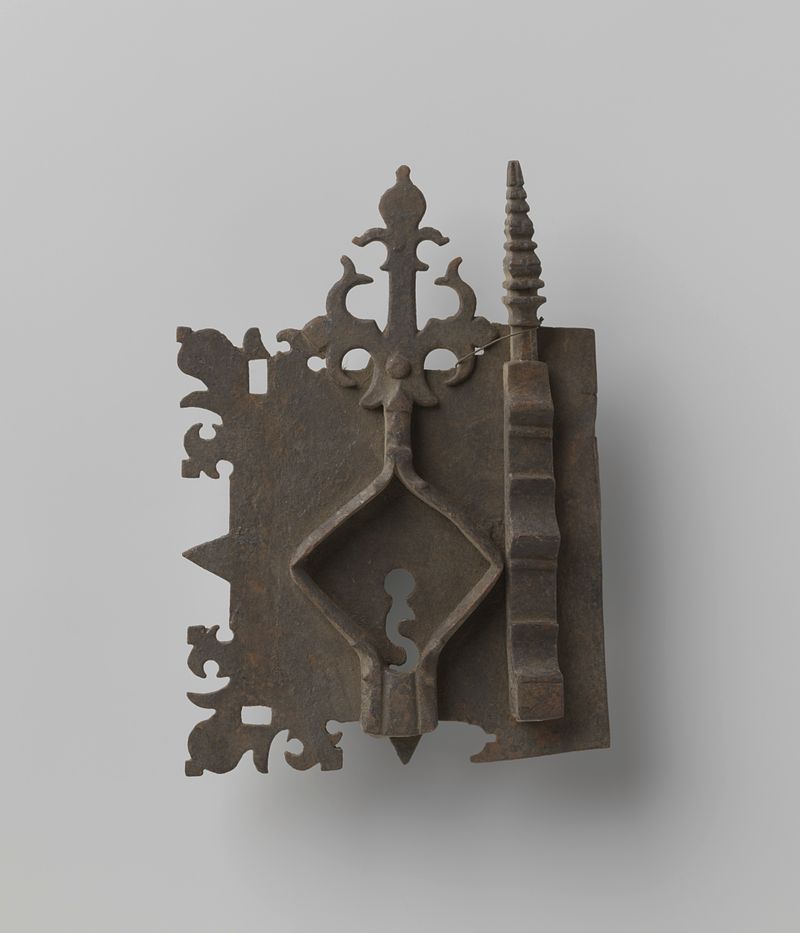 Slotplaat by anoniem, a metalwork piece showcasing intricate details and interplay of light.