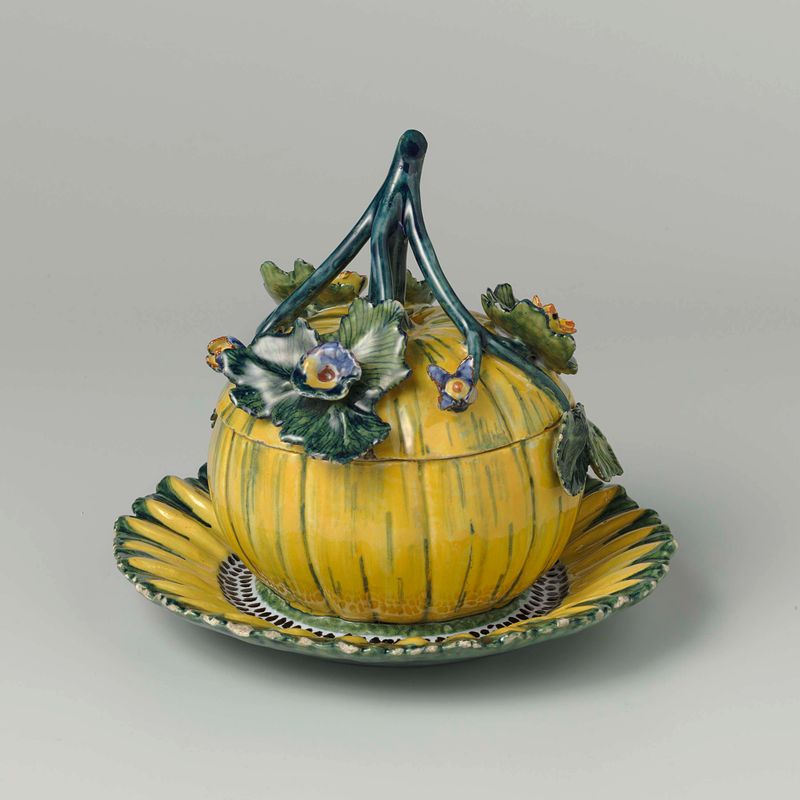 Tureen em forma de melão e pires em forma de girassol, earthenware de De Porceleyne Byl