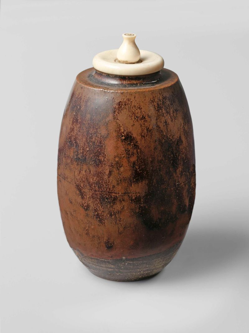 Caddy de chá com um esmalte marrom, meio de pedra, artista desconhecido