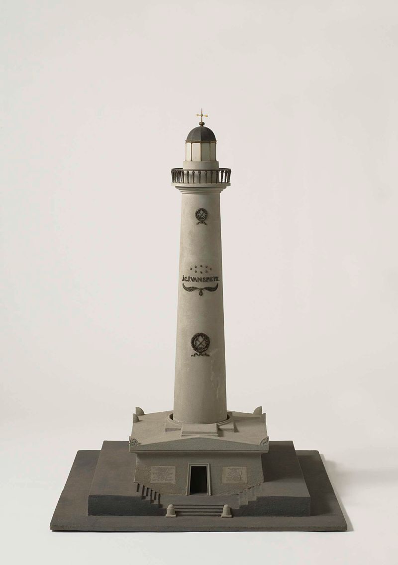 Modelo de bronce de un faro de Artista Desconocido, representando olas del mar turbulentas.