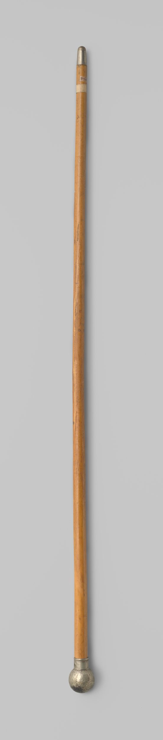 Peça de arte decorativa em prata de Gustav Schnitzler com cabo de guarda-chuva e bola de alpaca.