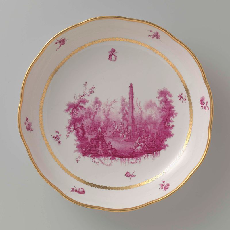 Schaal de porcelana de Manufacture Oud-Loosdrecht con curvas elegantes