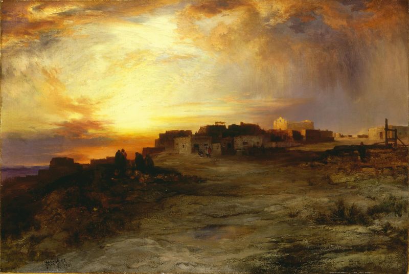 Pueblo at Sunset, óleo sobre tela de Thomas Moran, retratando um pôr do sol sobre uma vila e montanhas.