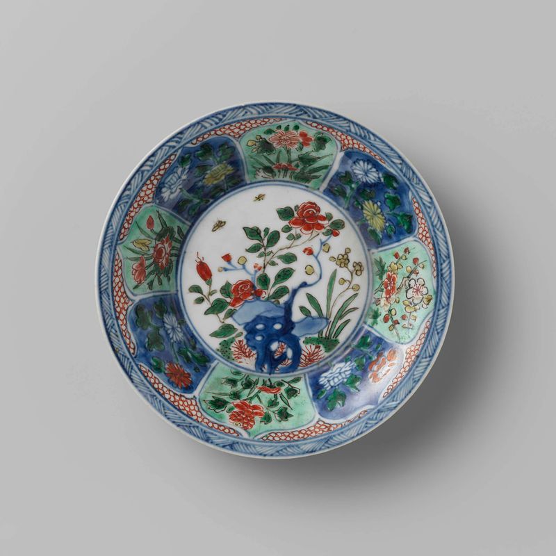 Saucer decorativo rococó con flores de Unknown Artist