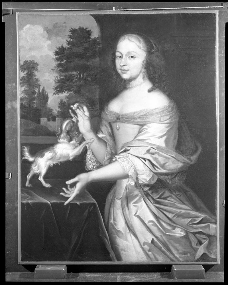 Retrato de uma dama em traje elegante, óleo sobre tela de um artista não identificado