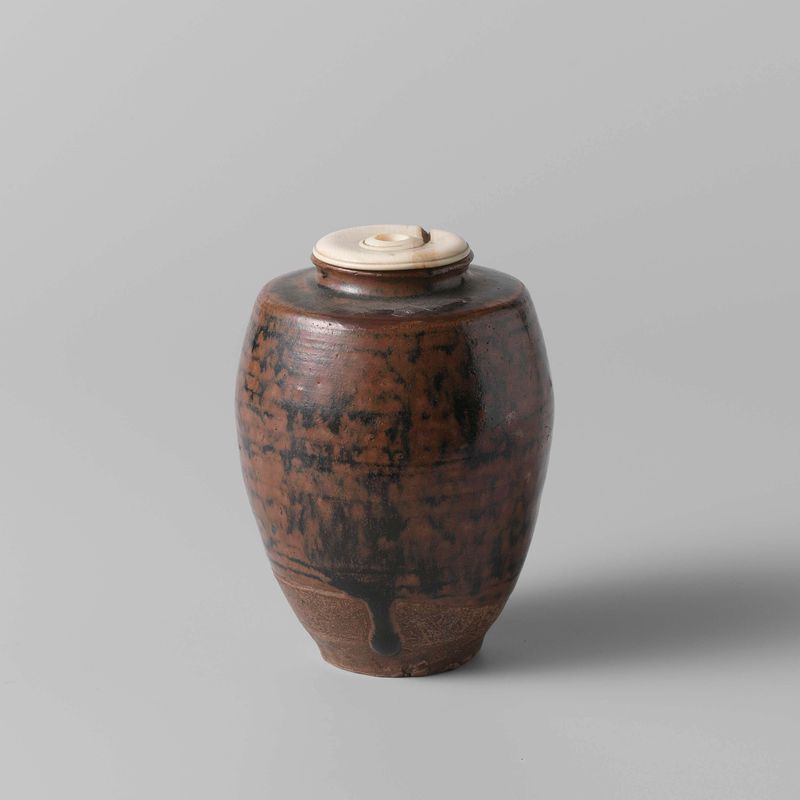 Caddy de té con esmalte marrón-negro de artista desconocido, medio cerámico