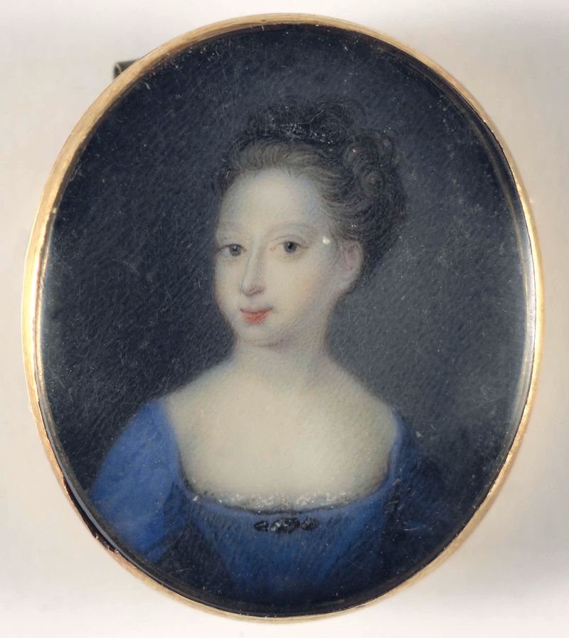 Retrato de marfil de Unknown Artist de una joven en atuendo real.