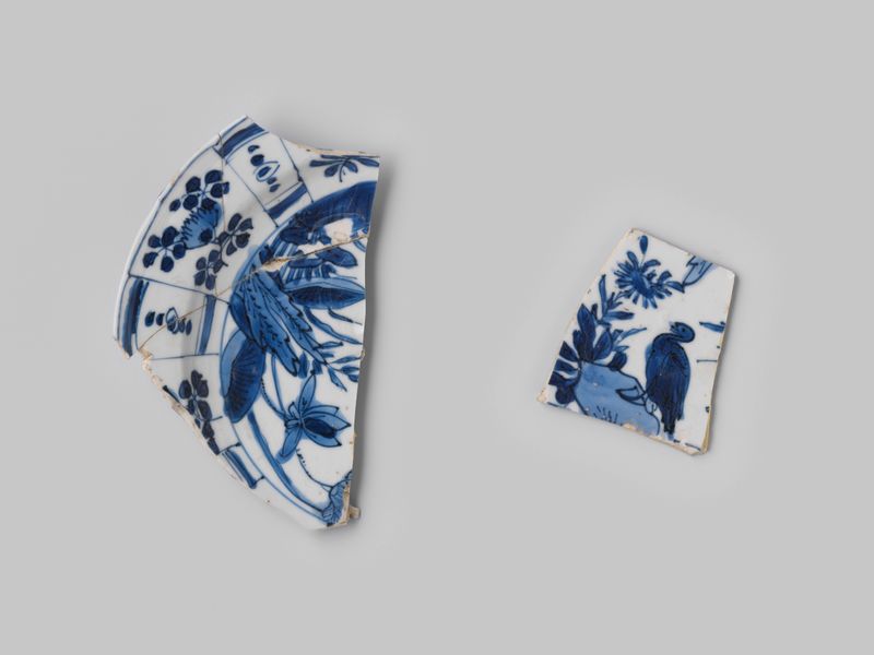 Fragmento de porcelana del barco Witte Leeuw, medio hueso, Unknown Artist
