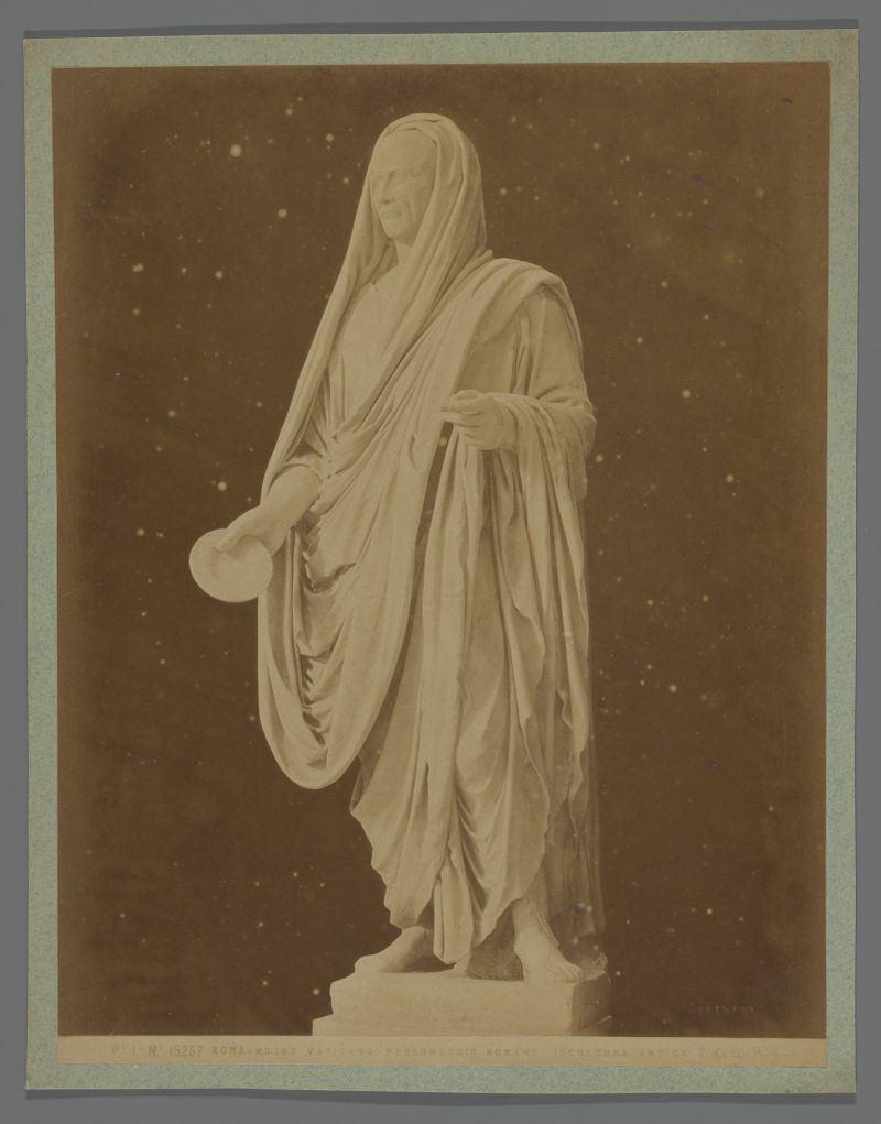 Escultura de figura romana nos Museus Vaticanos, impressão em albumina de Fratelli Alinari