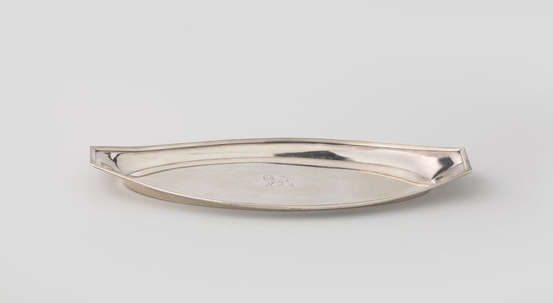 Schaal, schuitvormig, met filetrand by Fa. Diemont, silver decorative art piece