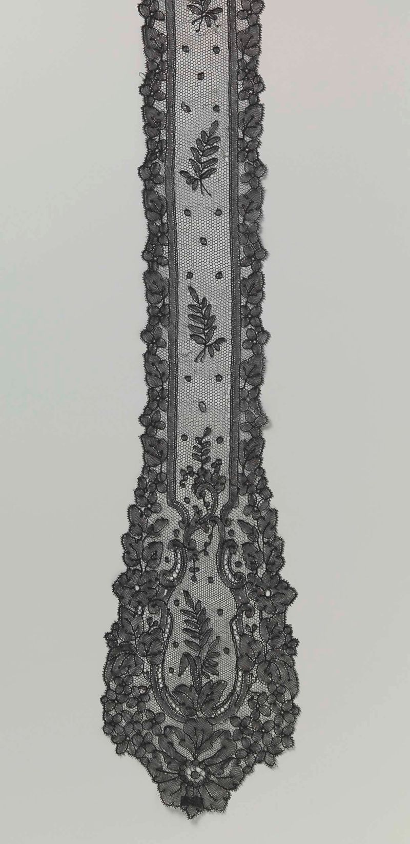 Renda com medalhões em forma de violino de Unknown Artist