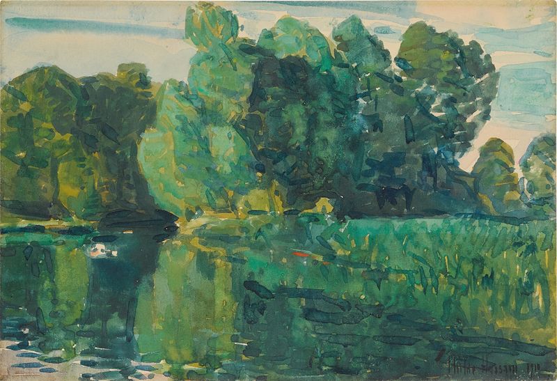 Árvores à Beira de um Lago, óleo de Childe Hassam, retratando árvores e água em uma paisagem tranquila.