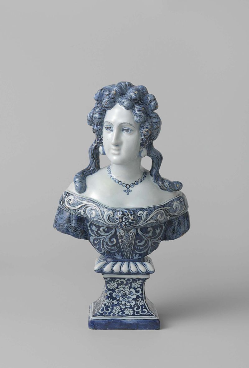 Bust of Mary Stuart in earthenware by De Grieksche A