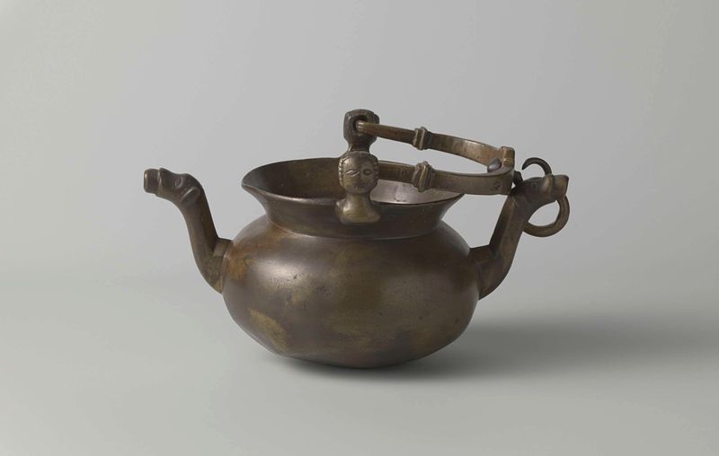 Lavabo de un artista desconocido, Renacimiento del Norte, que representa motivos intrincados y detalles de tela.