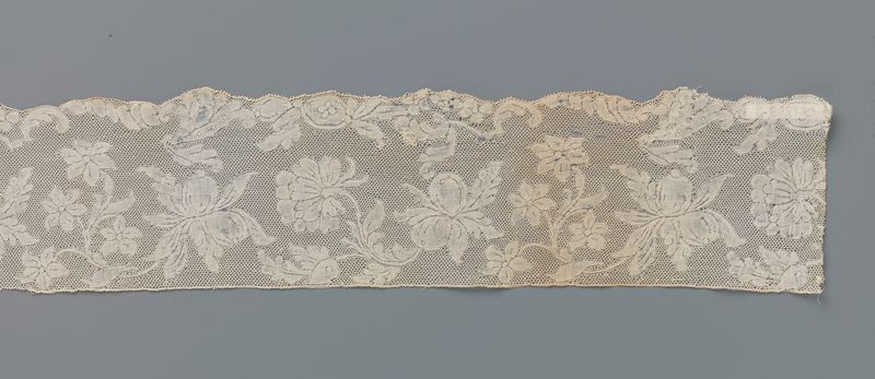 Lace work featuring pear-shaped fruits and flowers by Unknown Artist
