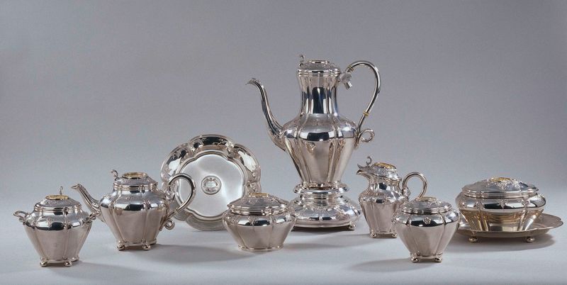 Conjunto de chá de prata de Pieter Zöllner com detalhes intrincados em porcelana
