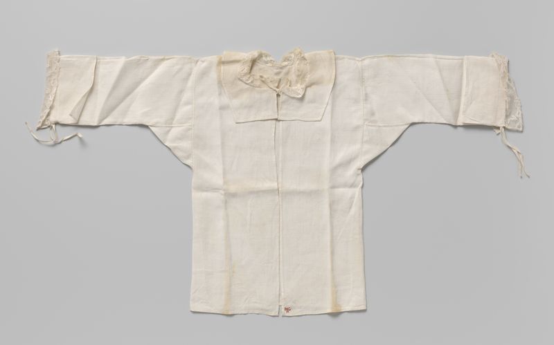 Obra de arte decorativa victoriana con una camisa de lino y bordado rojo de Unknown Artist.