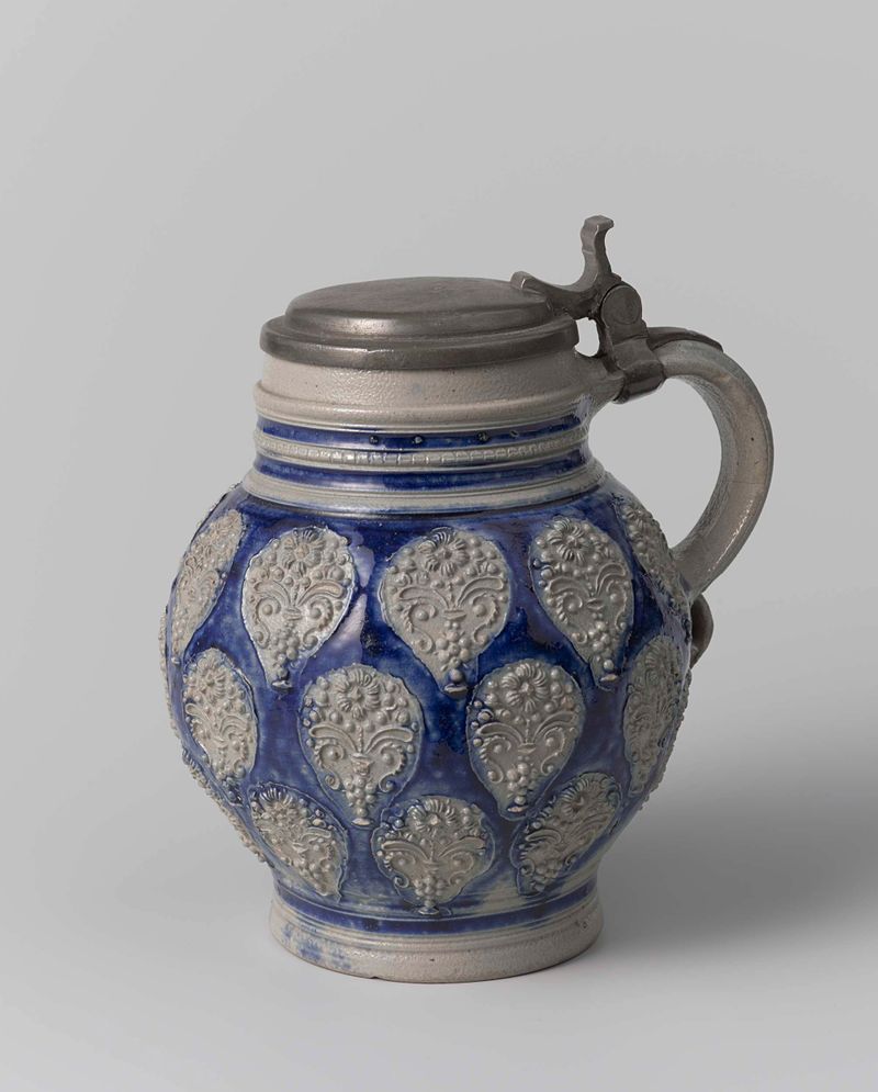 Jarro de cerâmica com vasos de flores de artista desconhecido