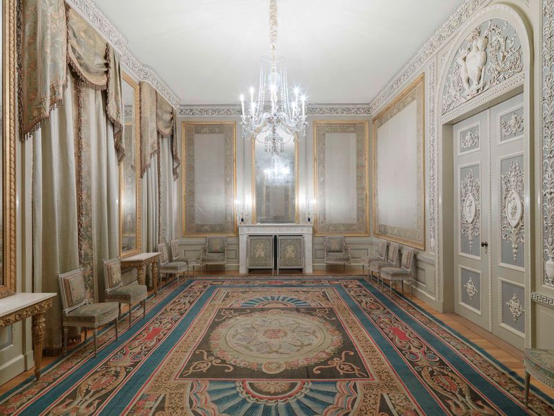 Vista interior de una sala de recepción, medio de madera por Abraham van der Hart