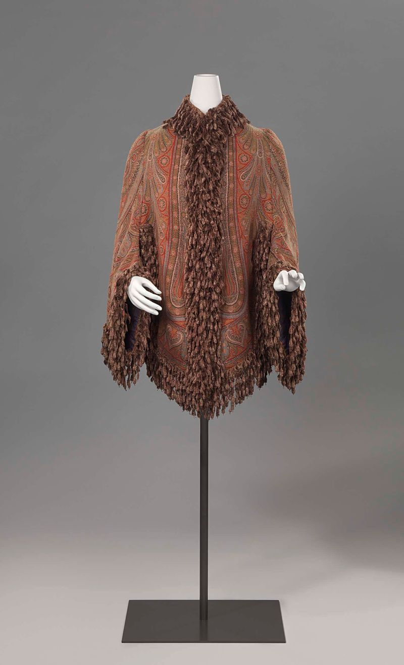 Dolmán hecho de lana y forrado con seda, c. 1880-1885, artista desconocido