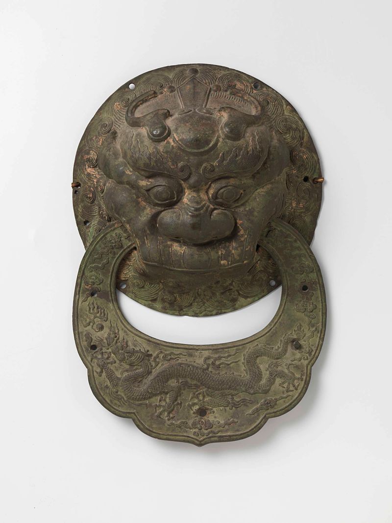 Manijas de puerta de bronce con motivos de dragón de Unknown Artist