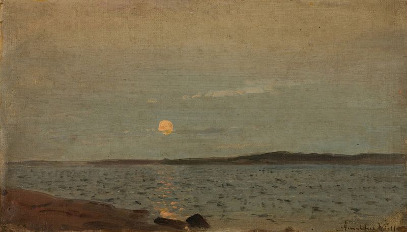 Augustmåne de Amaldus Nielsen, pintura a óleo que retrata uma paisagem serena com luz da lua e água.