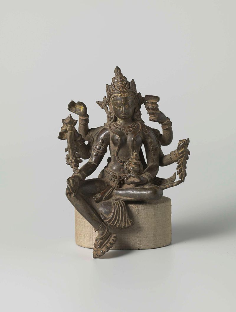 Escultura de bronce de Vasudhara por Unknown Artist mostrando a una diosa serena