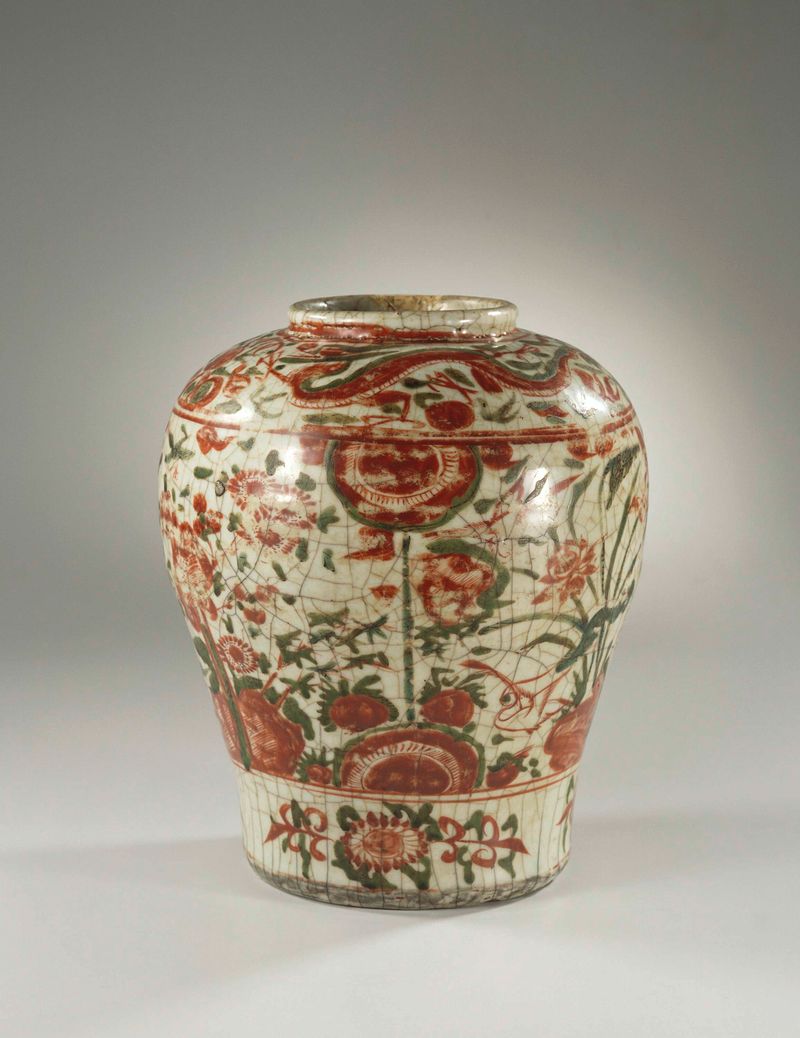 Jar decorativo de cerâmica com motivos de dragão e flores por artista desconhecido