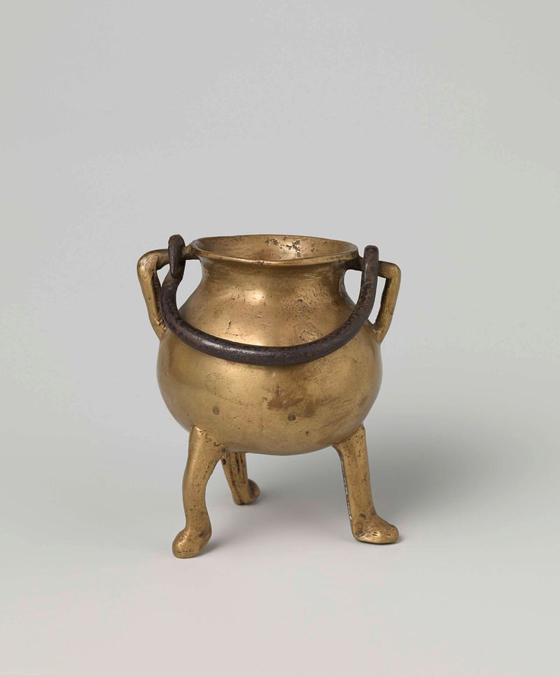 Kookpot de Artista Desconocido, arte decorativo con intrincado filigrana dorada