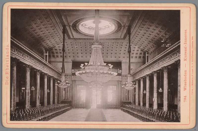 Escena interior con muebles elegantes, estilo victoriano de artista desconocido