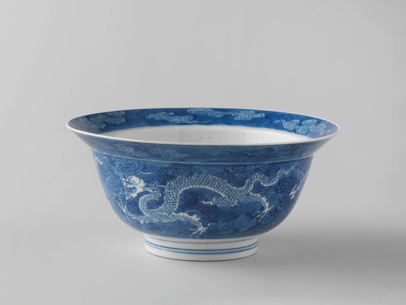 Porcelain bowl with two dragons chasing pearls, Unknown Artist