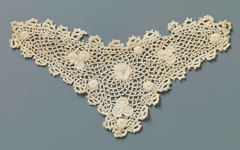 Renda têxtil com uma rosa e folhas de trevo de Unknown Artist